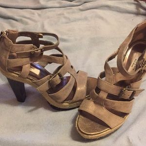 SimplyVera beige heels by Vera Wang